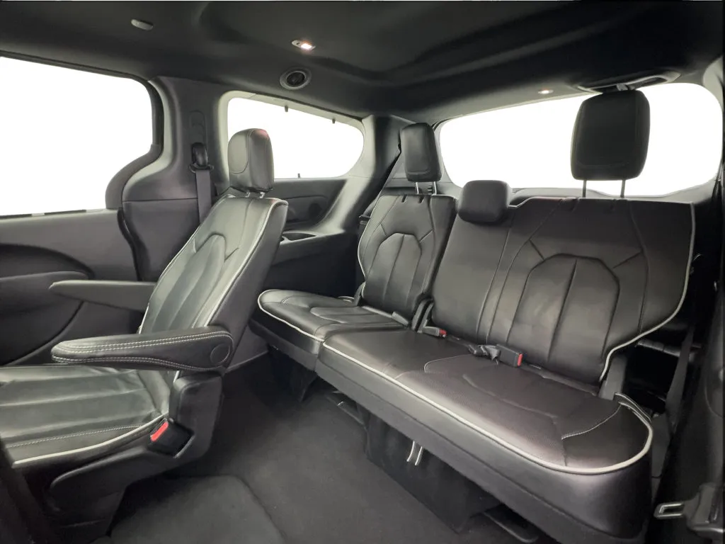 Chrysler Pacifica photo 27