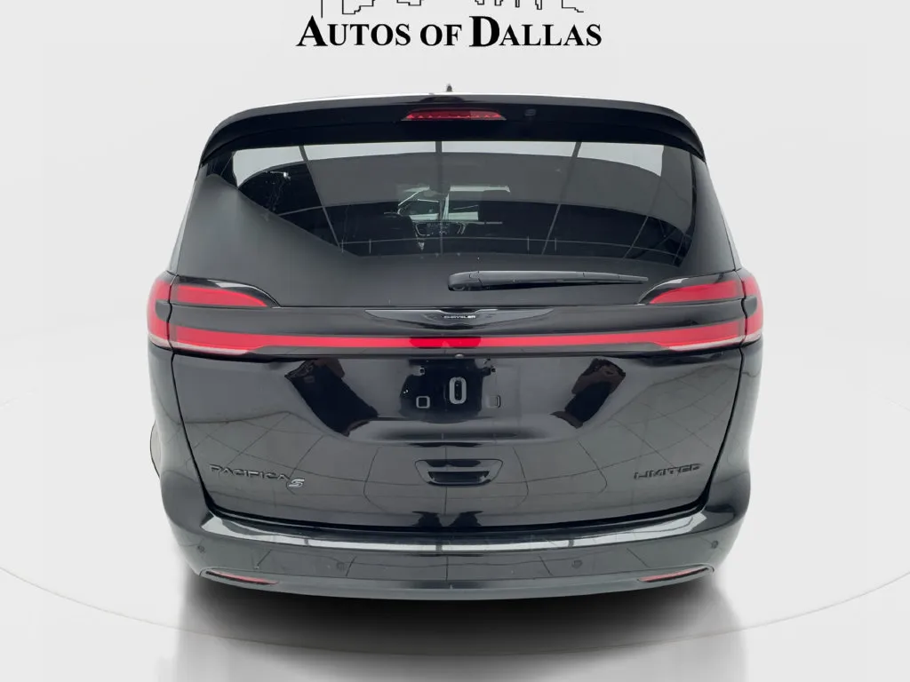 Chrysler Pacifica photo 10