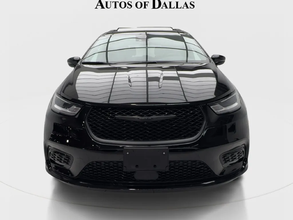 Chrysler Pacifica photo 4