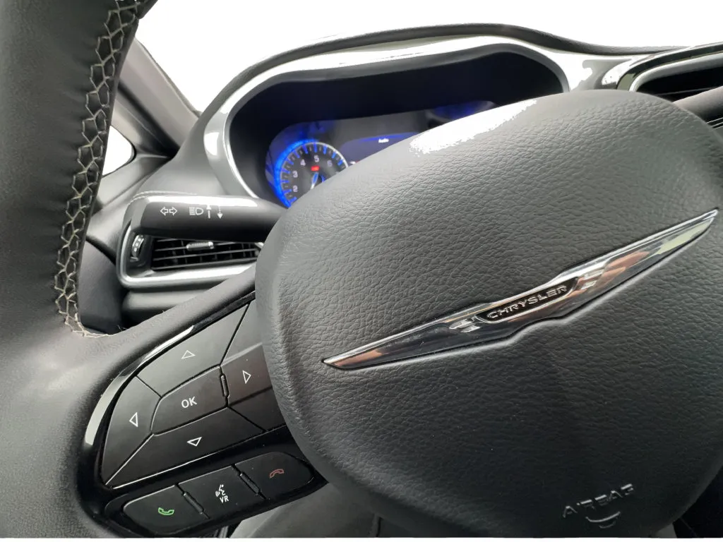 Chrysler Pacifica photo 42