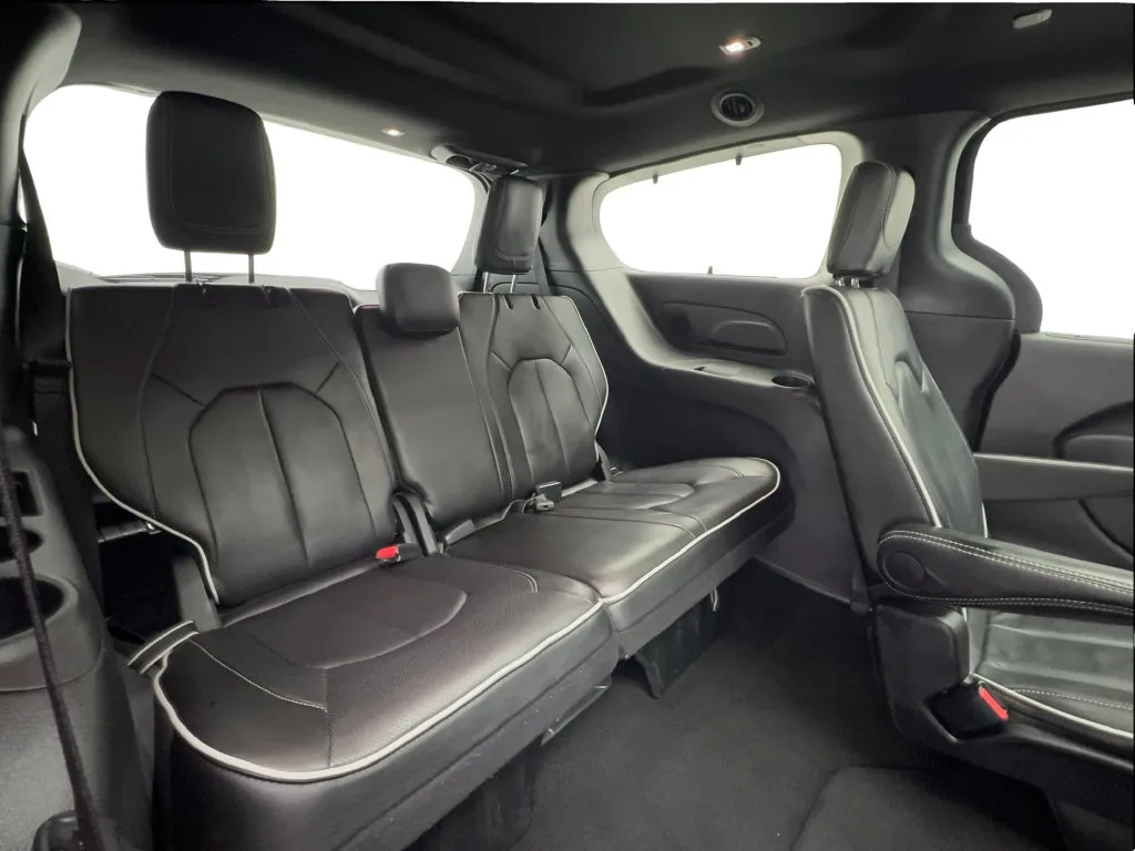Chrysler Pacifica photo 29