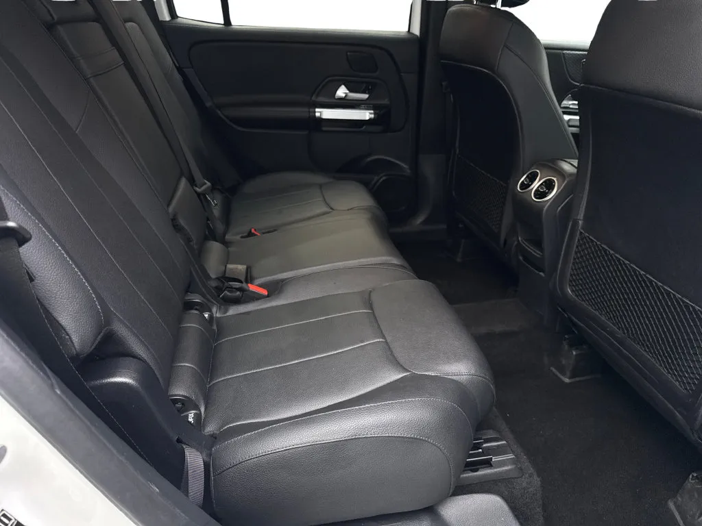 Mercedes-Benz GLB photo 38