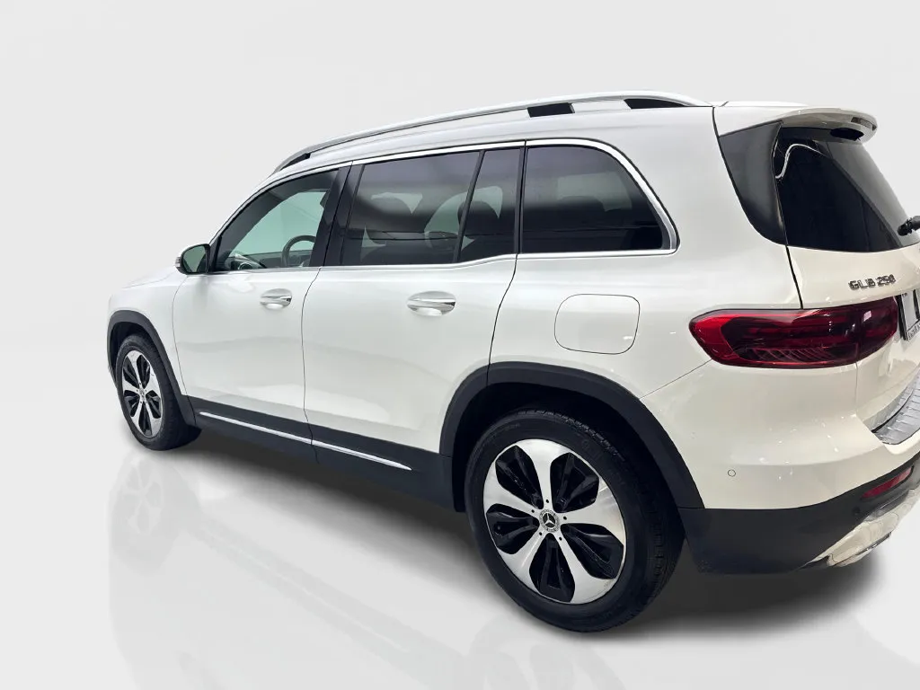 Mercedes-Benz GLB photo 15