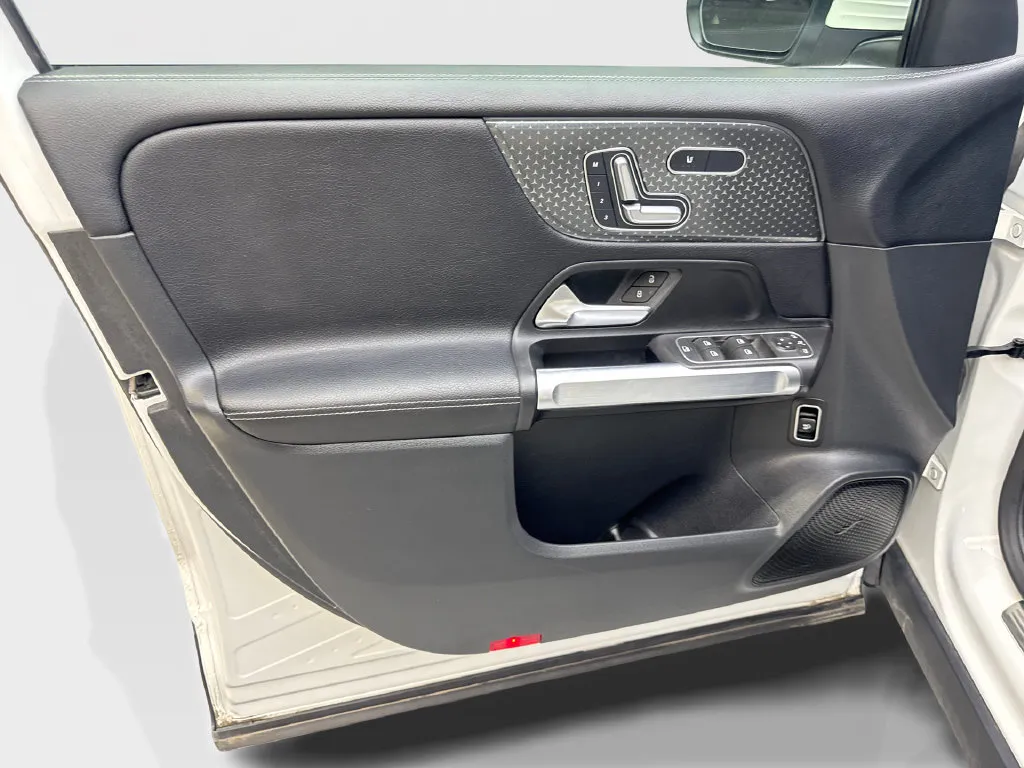 Mercedes-Benz GLB photo 29