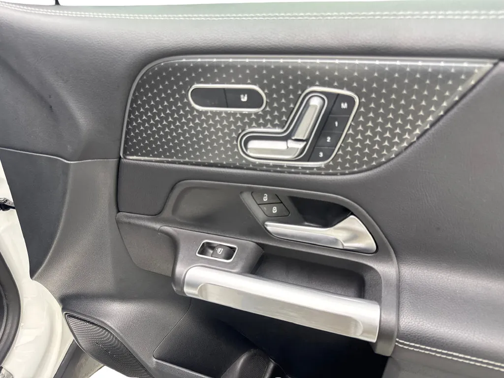 Mercedes-Benz GLB photo 47