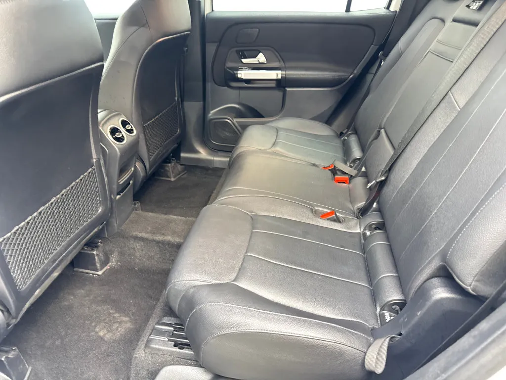 Mercedes-Benz GLB photo 32