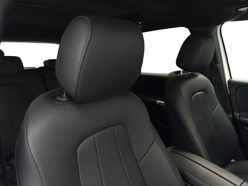 Mercedes-Benz GLB photo 44