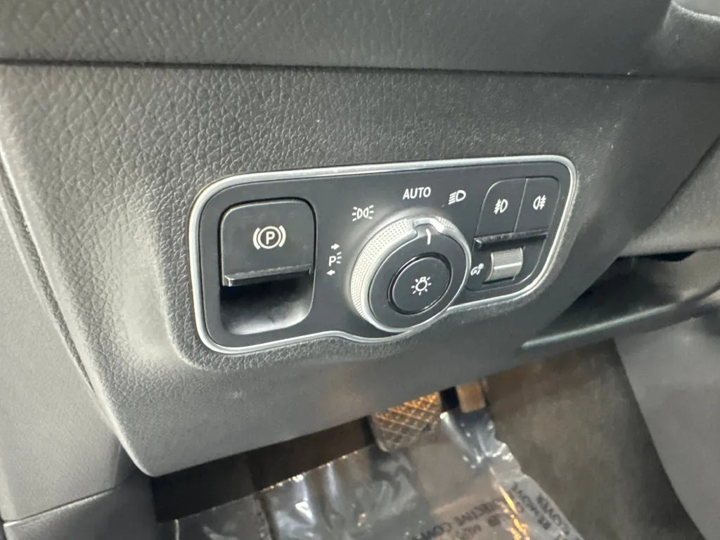 Mercedes-Benz GLB photo 53
