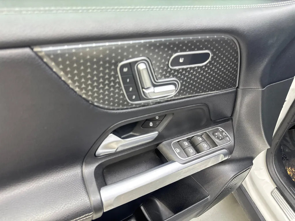 Mercedes-Benz GLB photo 31