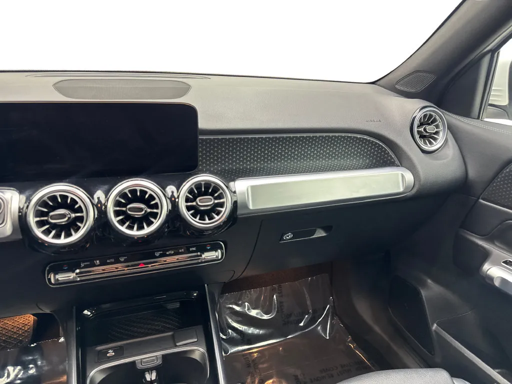 Mercedes-Benz GLB photo 52