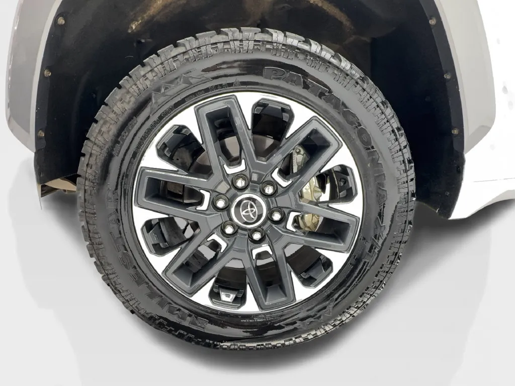 Toyota Tundra photo 14
