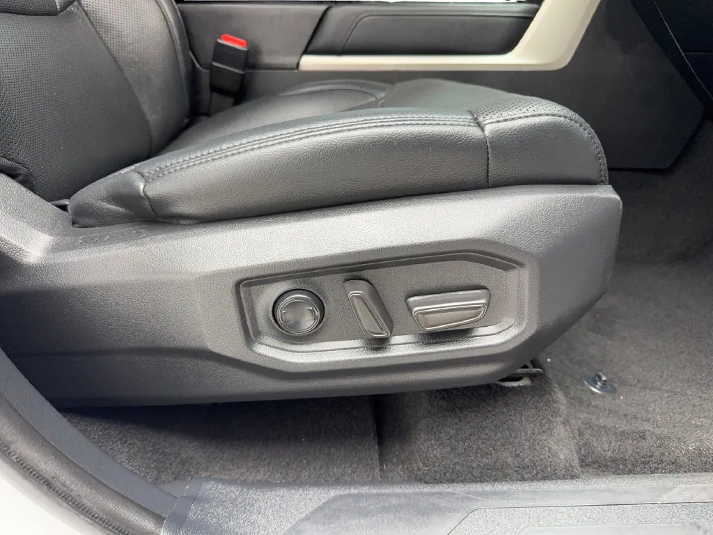 Toyota Tundra photo 36