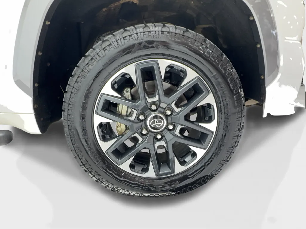 Toyota Tundra photo 18