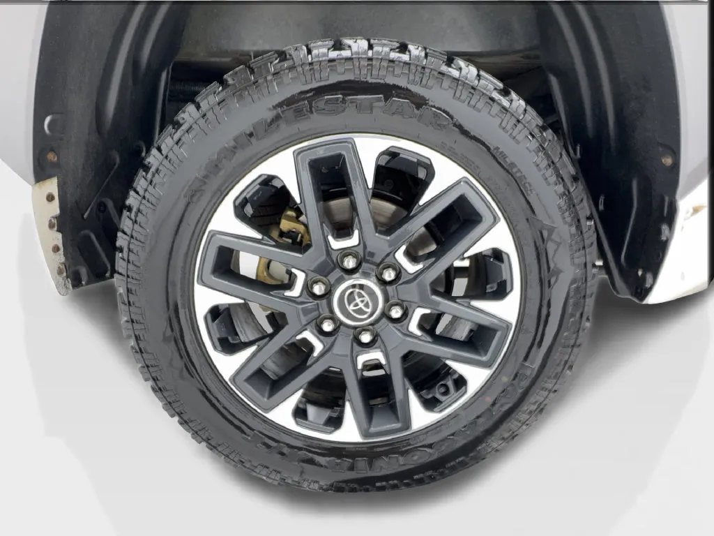 Toyota Tundra photo 16