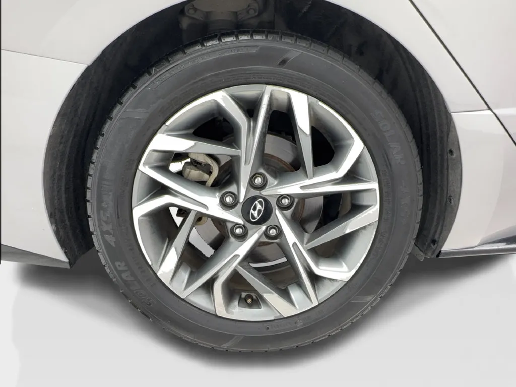 Hyundai Sonata photo 18