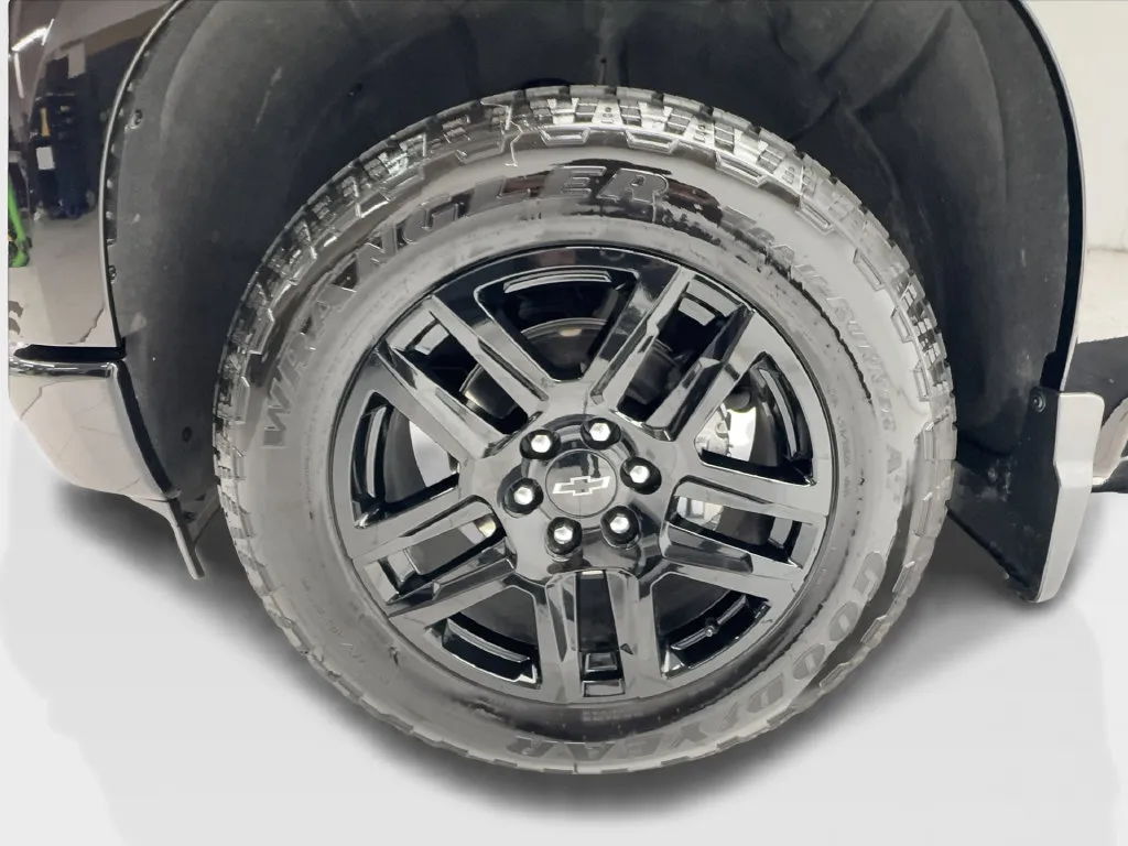 Chevrolet Silverado photo 19