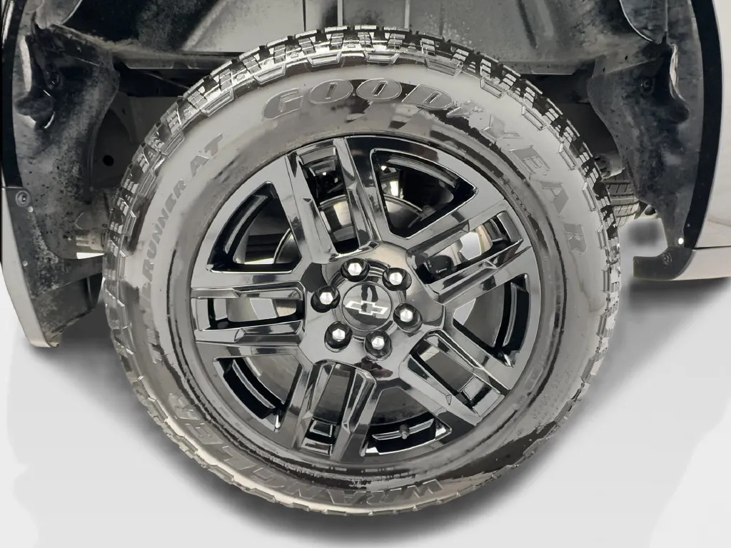 Chevrolet Silverado photo 18
