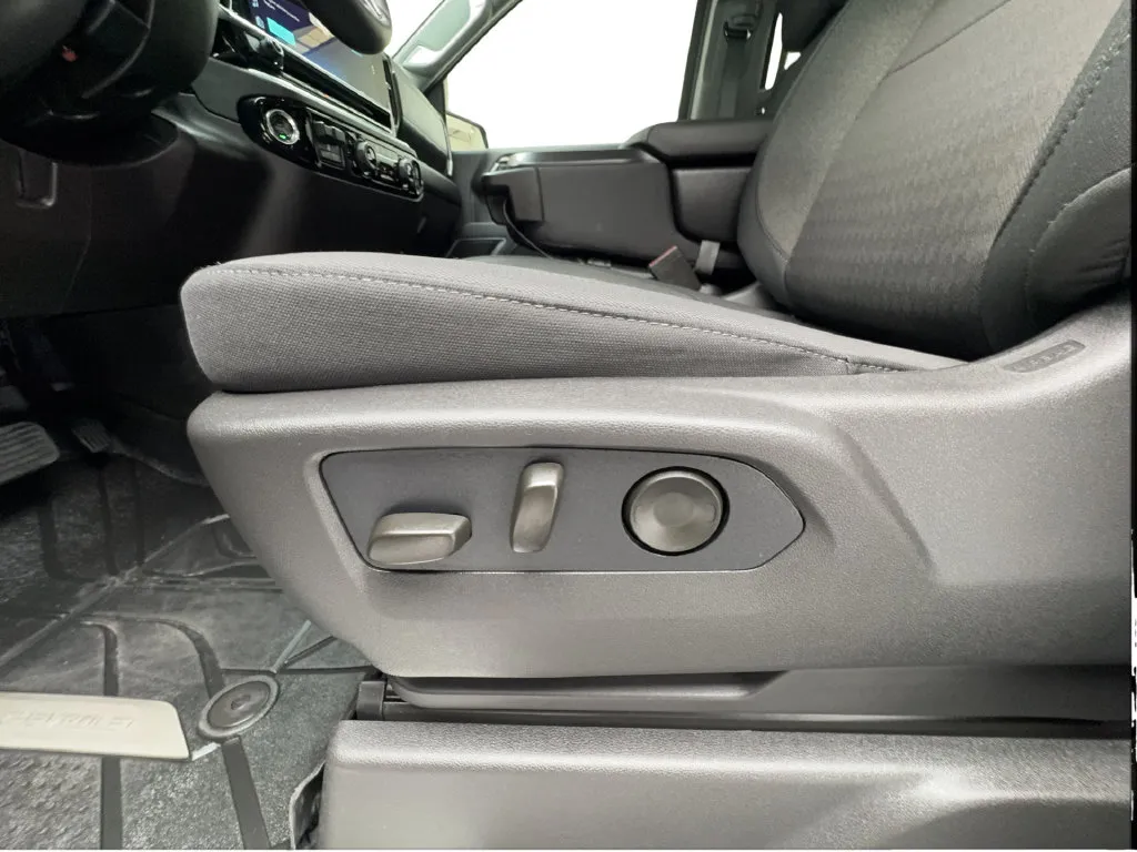 Chevrolet Silverado photo 28