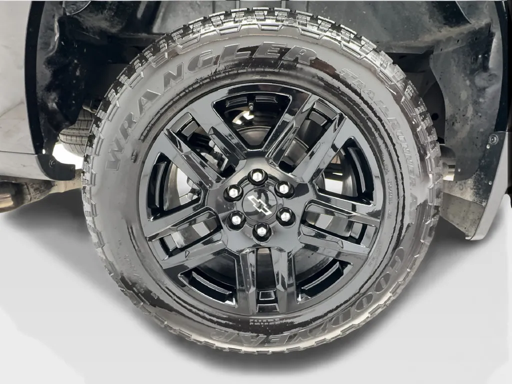 Chevrolet Silverado photo 16