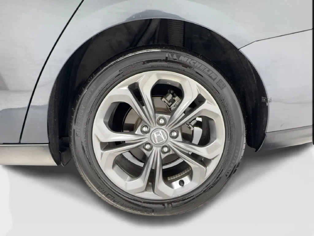 Honda Accord photo 16