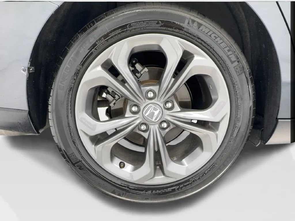 Honda Accord photo 18