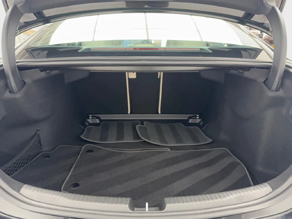 Mercedes-Benz C-Class photo 18