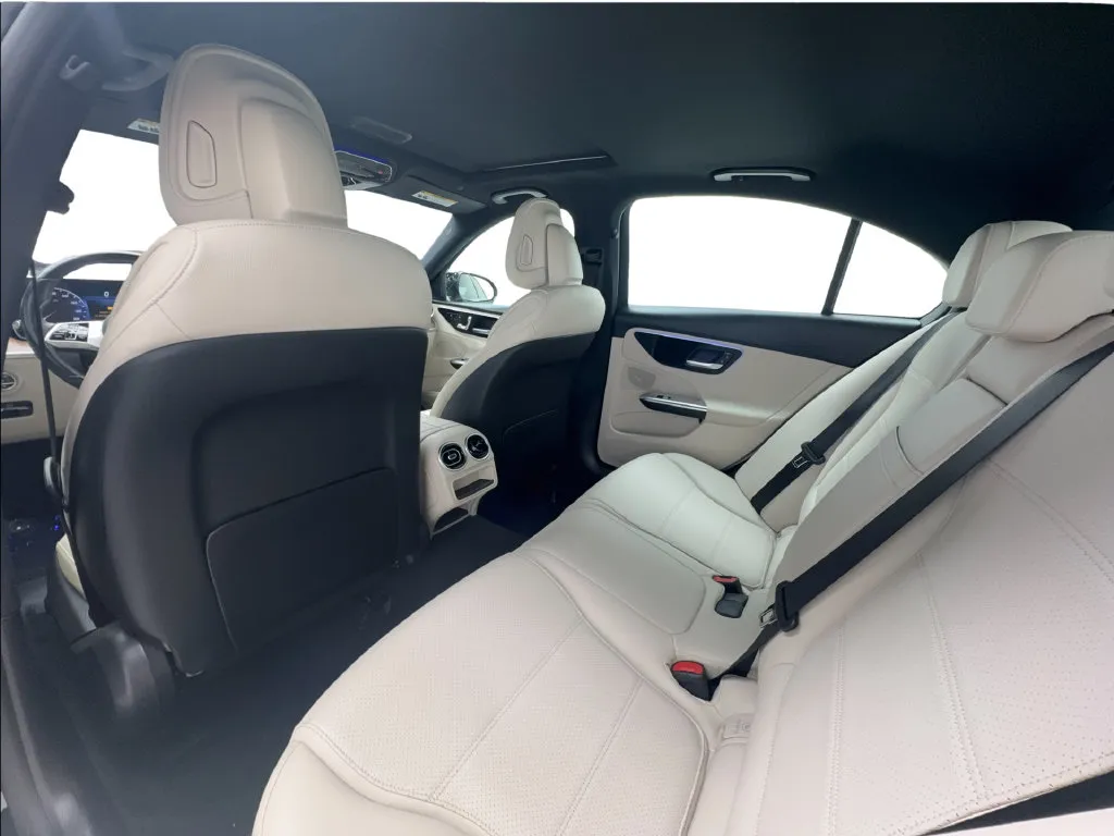 Mercedes-Benz C-Class photo 25