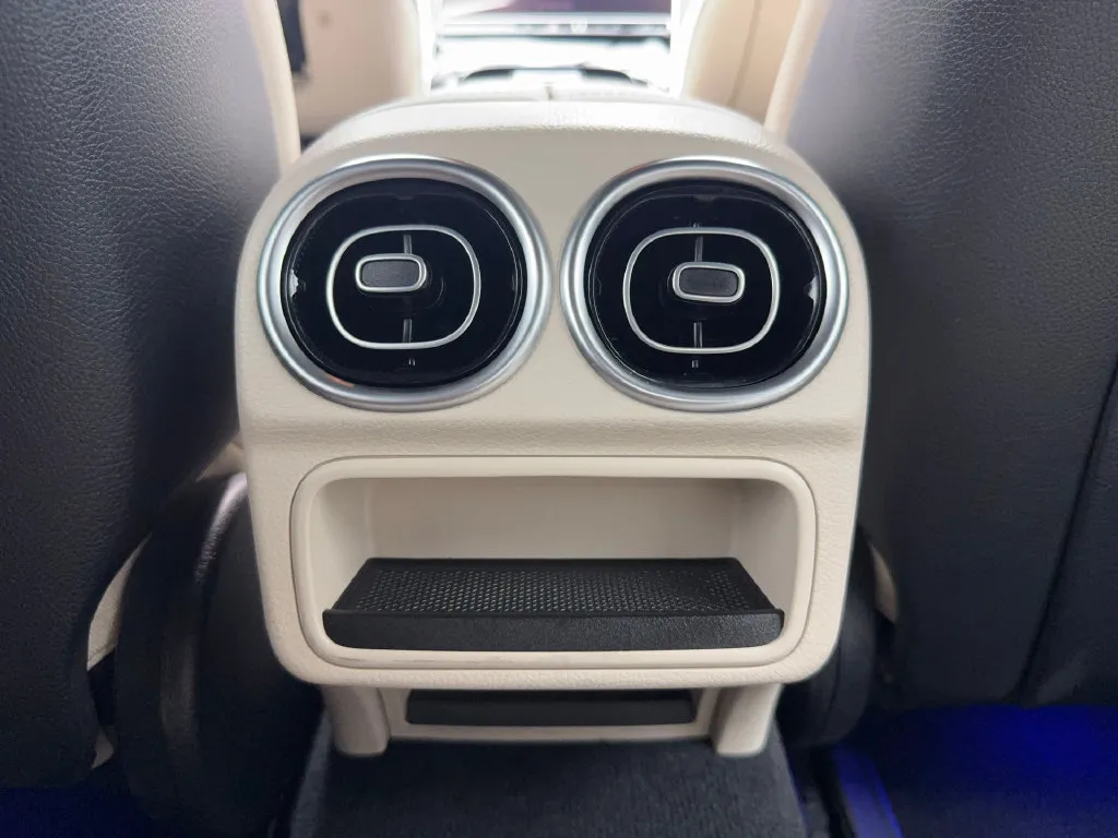 Mercedes-Benz C-Class photo 35