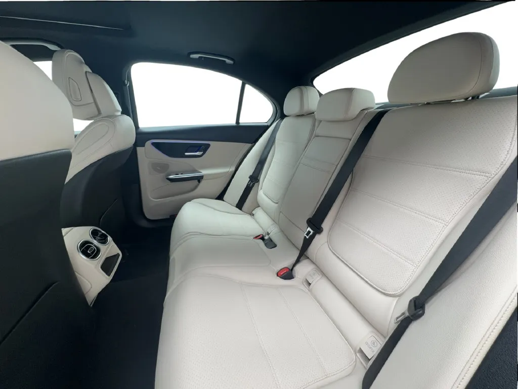 Mercedes-Benz C-Class photo 26