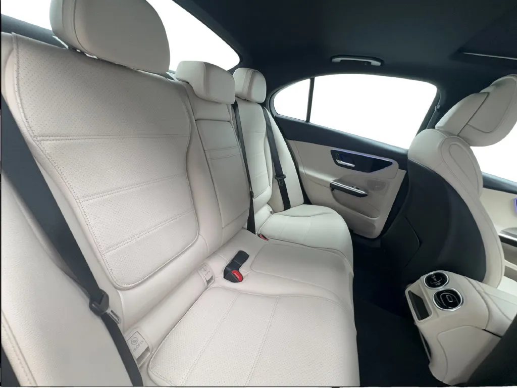 Mercedes-Benz C-Class photo 29