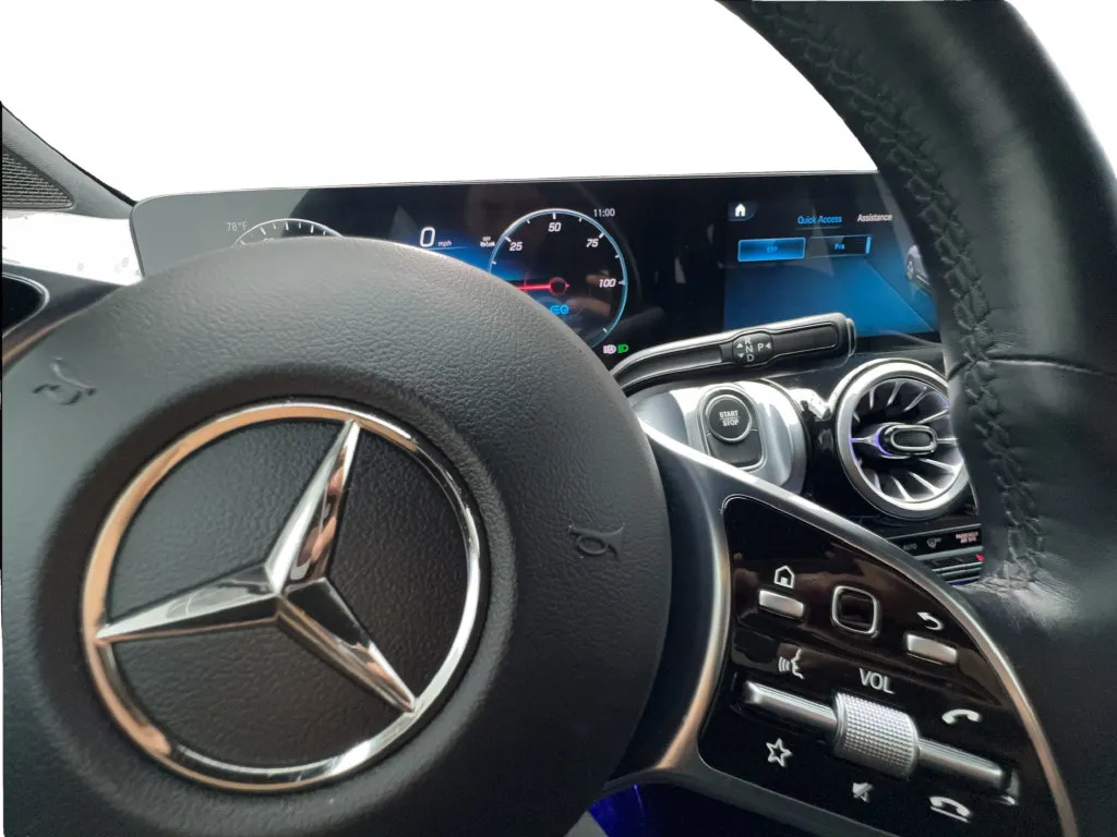 Mercedes-Benz EQB photo 40