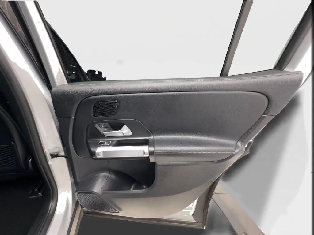 Mercedes-Benz EQB photo 29