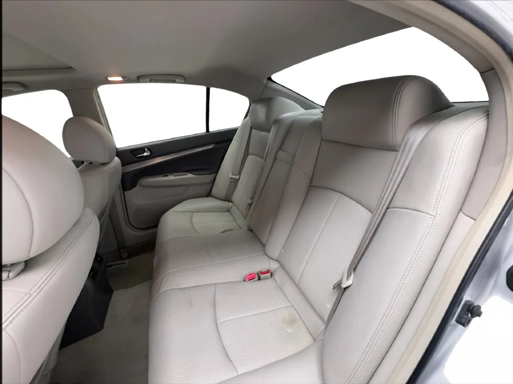 Infiniti G37 photo 26