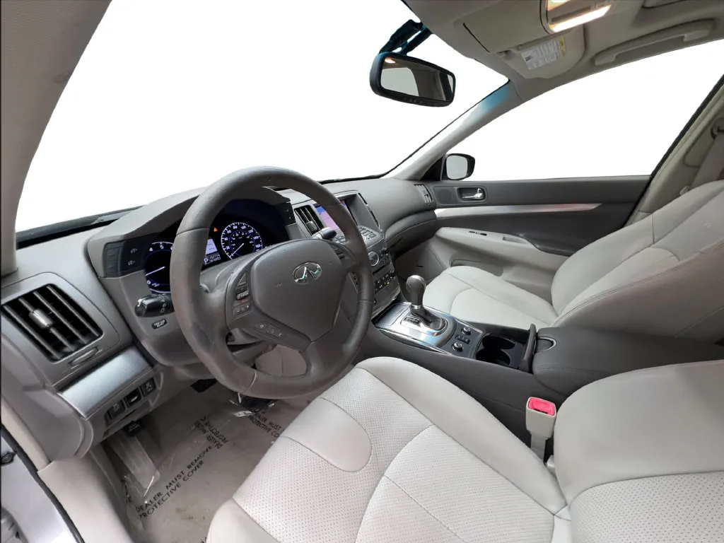 Infiniti G37 photo 23