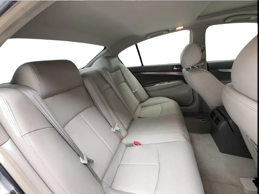 Infiniti G37 photo 29
