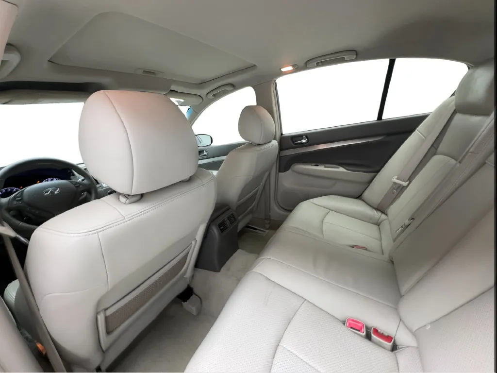 Infiniti G37 photo 27