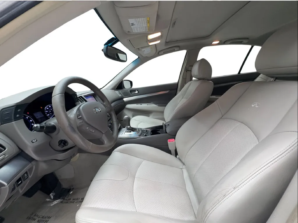 Infiniti G37 photo 22