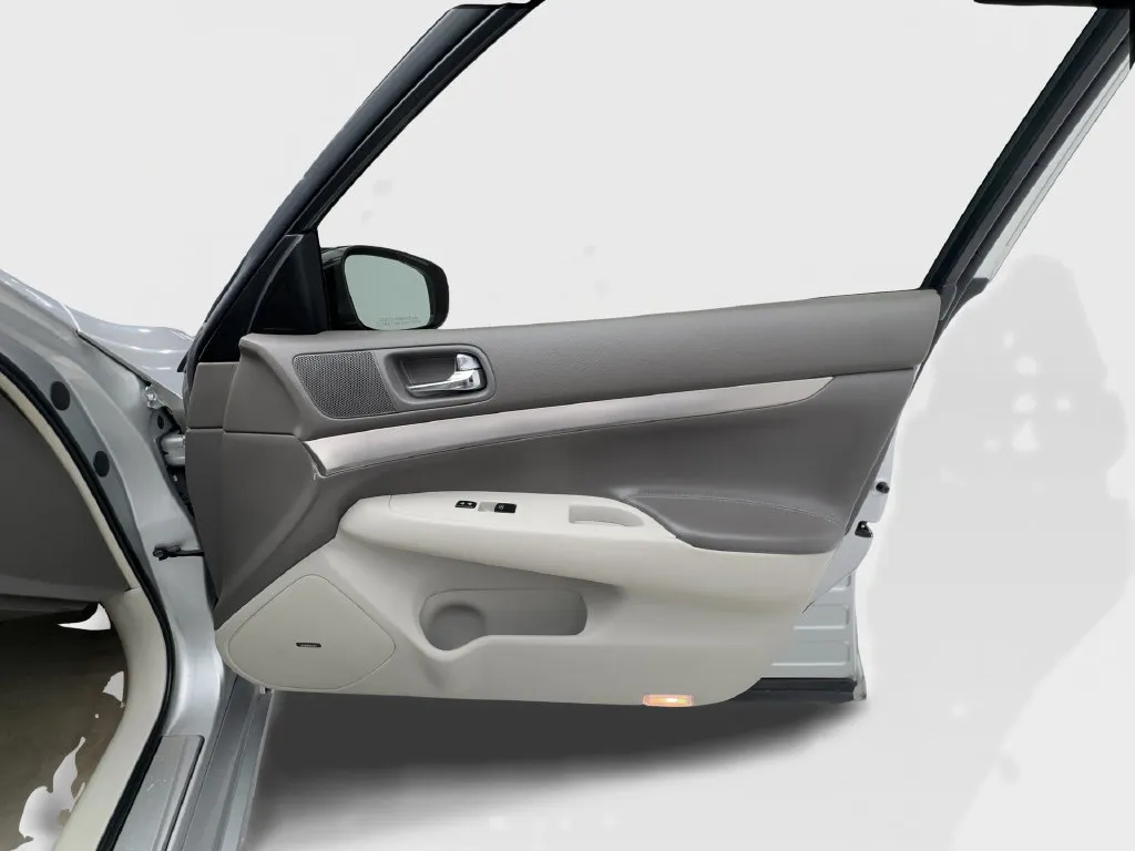 Infiniti G37 photo 34