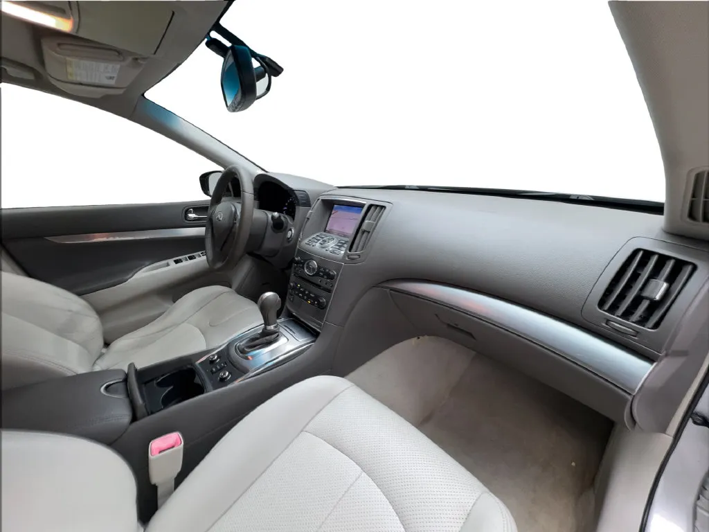 Infiniti G37 photo 33
