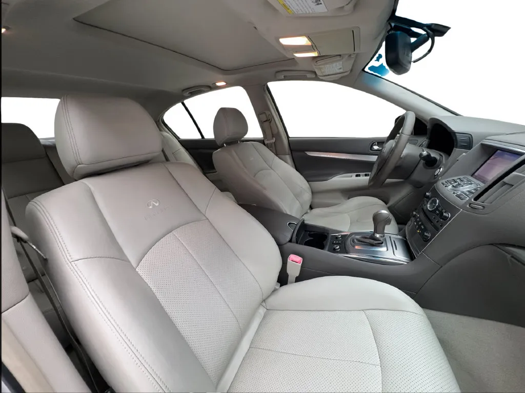 Infiniti G37 photo 32