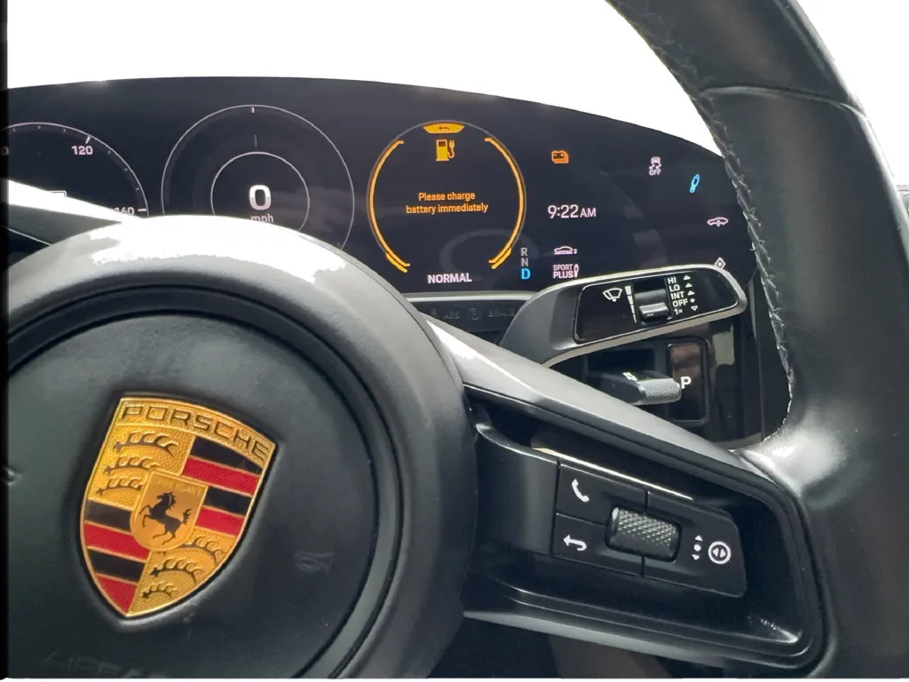 Porsche Taycan photo 42