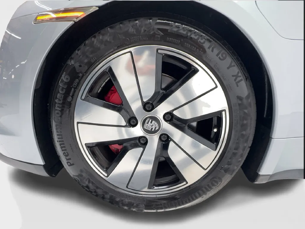 Porsche Taycan photo 12