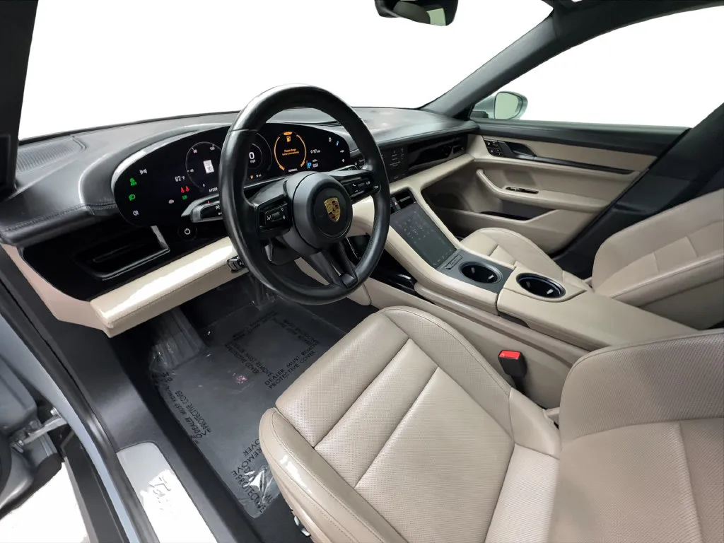 Porsche Taycan photo 22