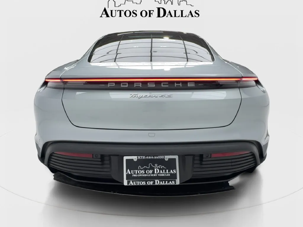 Porsche Taycan photo 7