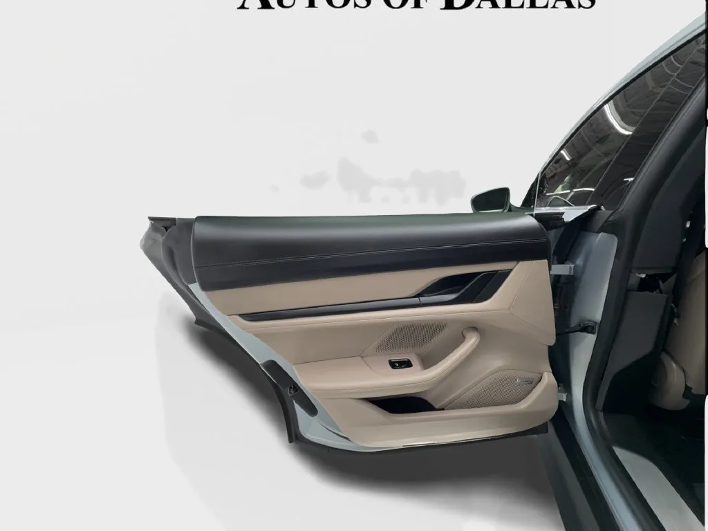 Porsche Taycan photo 27