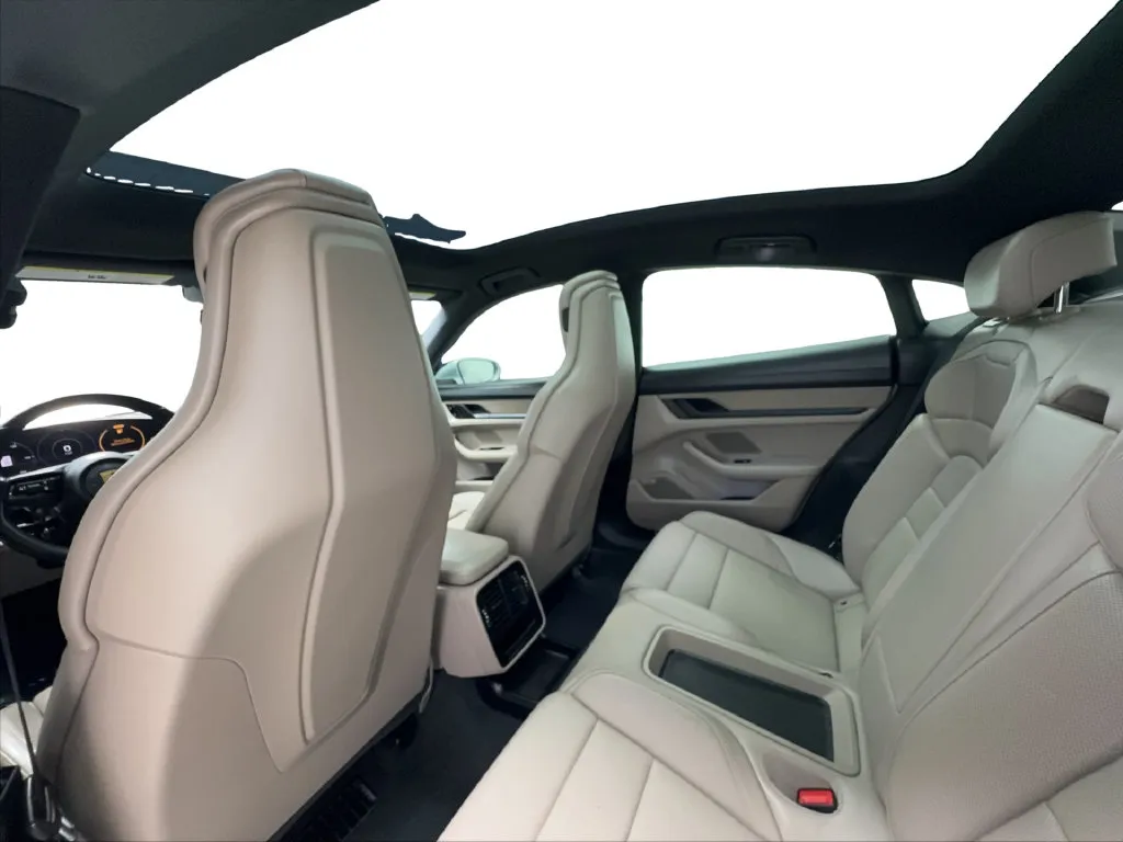 Porsche Taycan photo 26