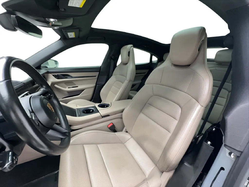 Porsche Taycan photo 20