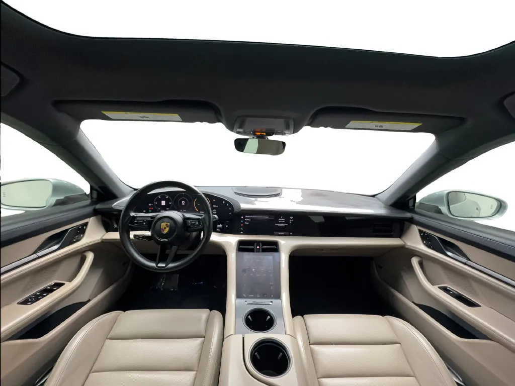 Porsche Taycan photo 35