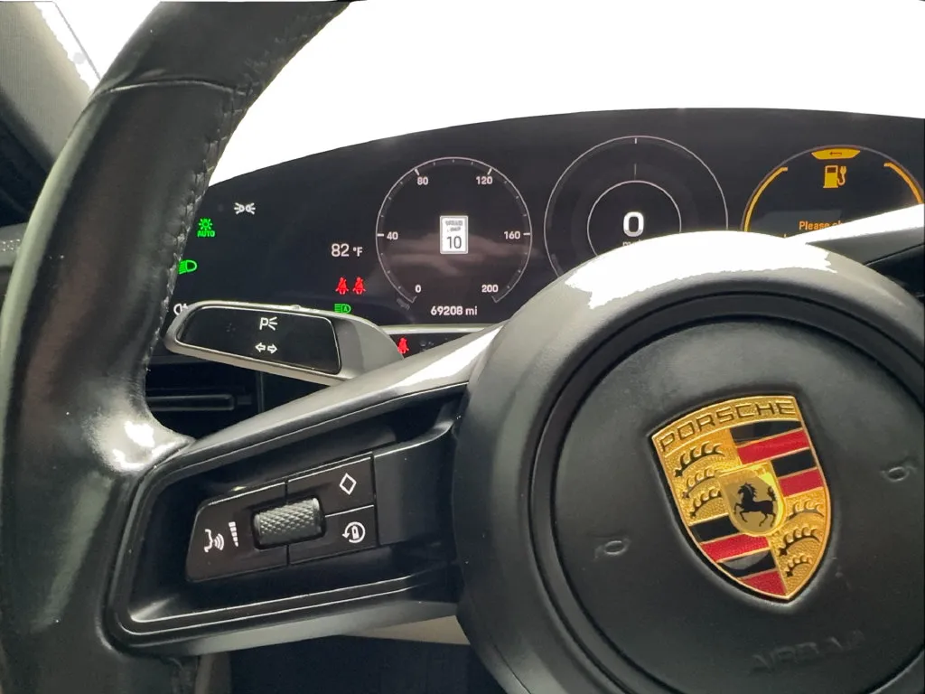 Porsche Taycan photo 41