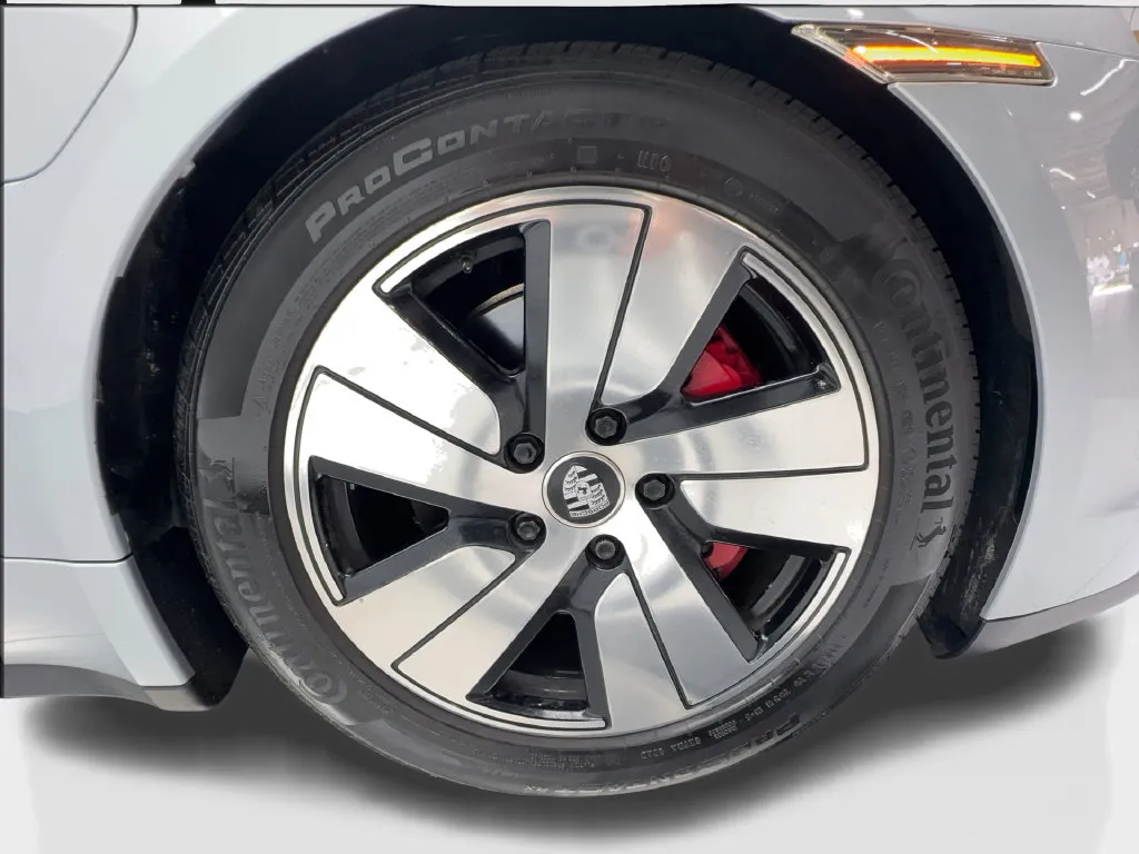 Porsche Taycan photo 16